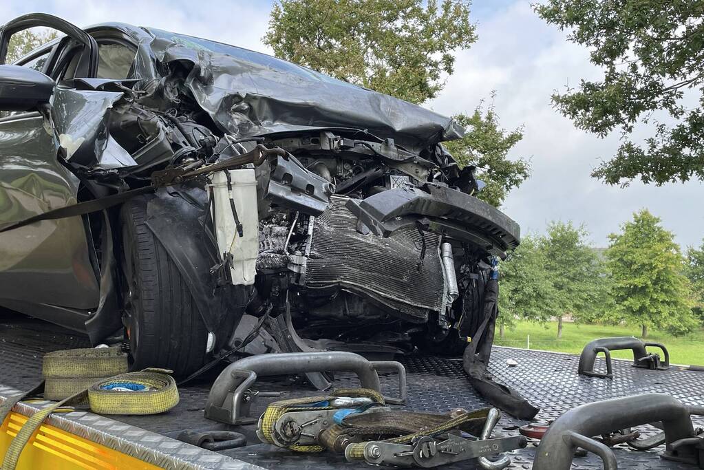 Bestuurder overleden bij ernstig ongeval