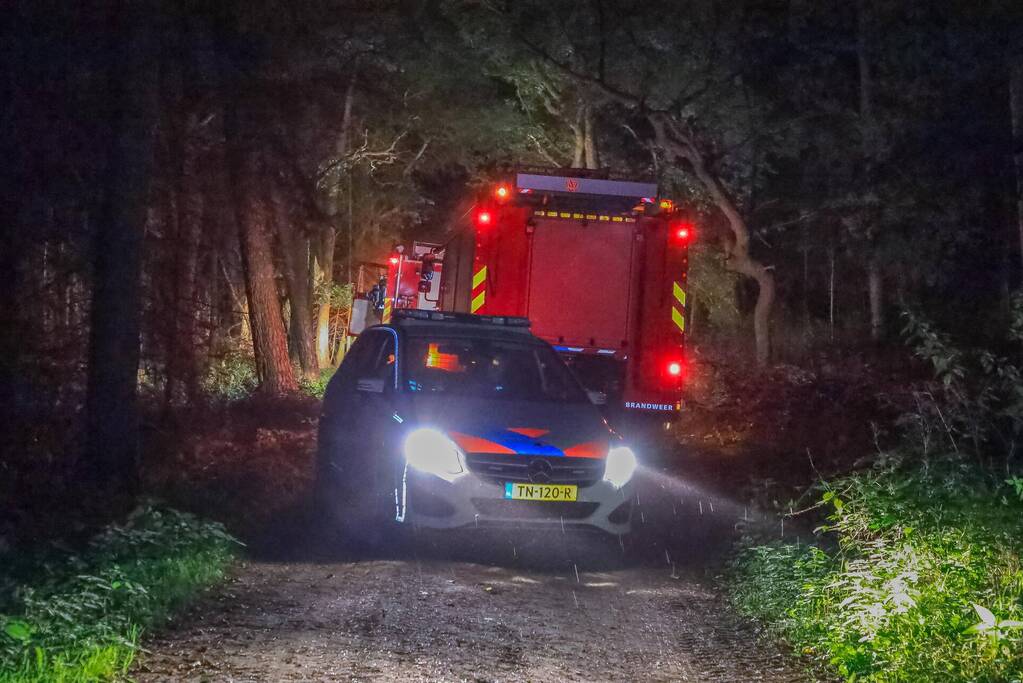 Hulpdiensten onderzoeken vreemde lucht in bosgebied