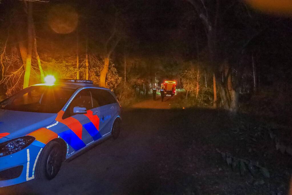Hulpdiensten onderzoeken vreemde lucht in bosgebied