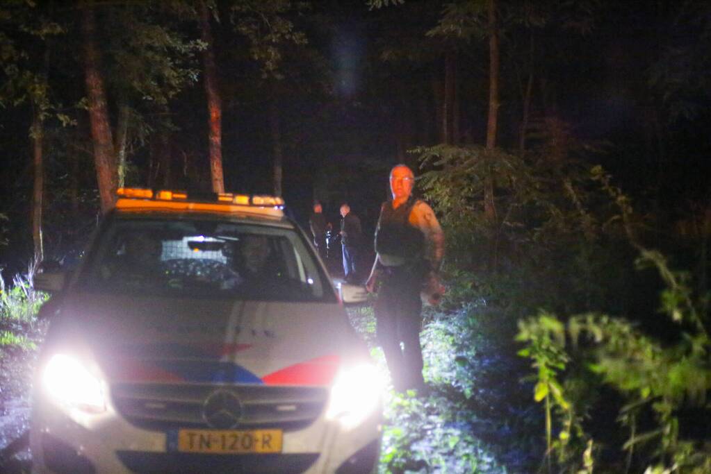 Hulpdiensten onderzoeken vreemde lucht in bosgebied