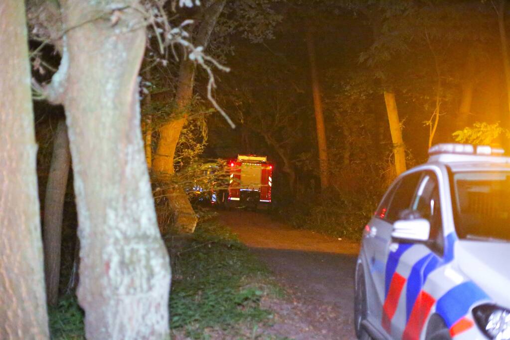 Hulpdiensten onderzoeken vreemde lucht in bosgebied