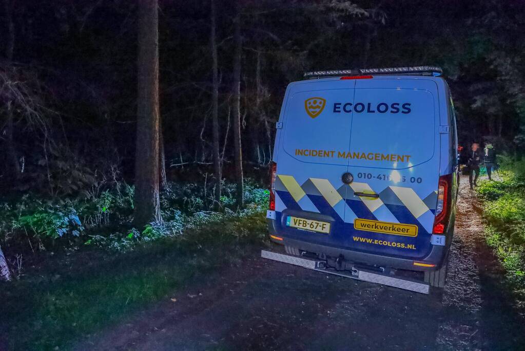Hulpdiensten onderzoeken vreemde lucht in bosgebied
