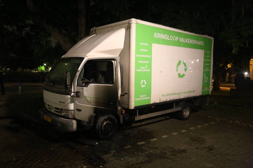 Cockpit kringloop vrachtwagen vat vlam