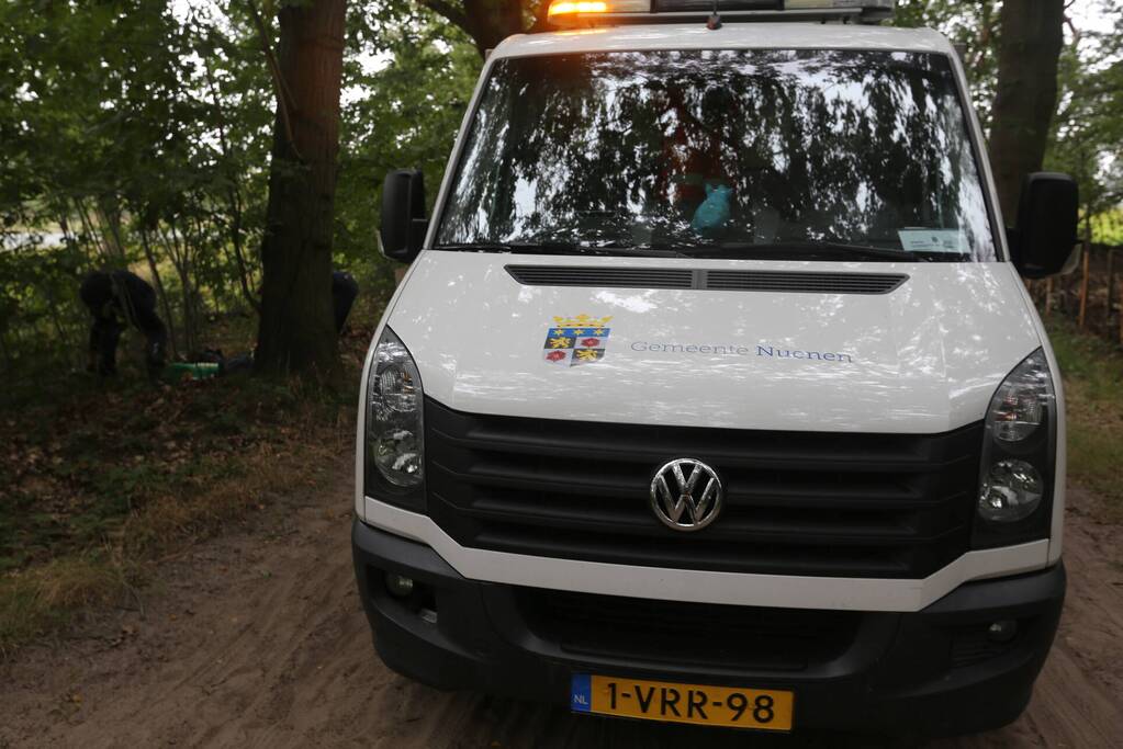 Afval gedumpt langs de weg