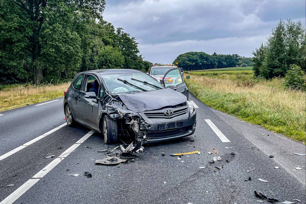 Kerende automobilist zorgt voor forse aanrijding