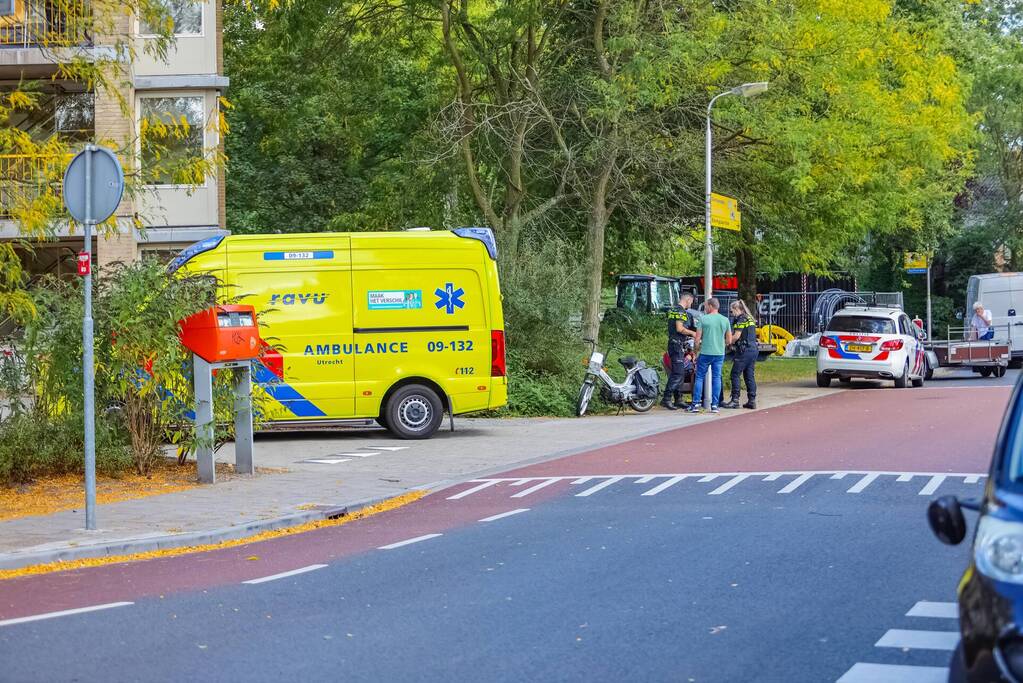 Man op scooter gewond bij aanrijding