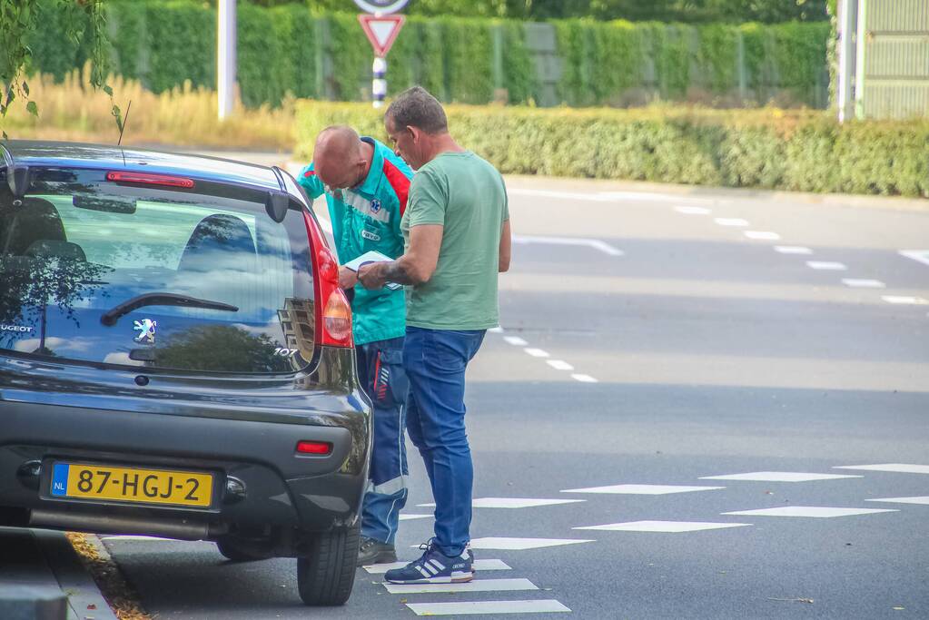 Man op scooter gewond bij aanrijding