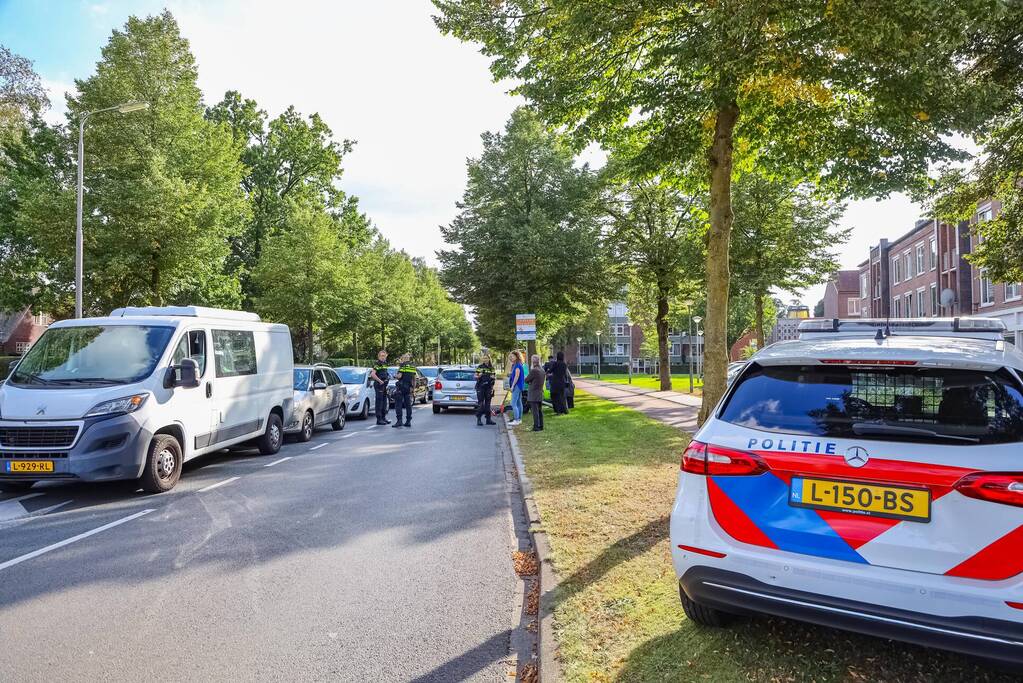 Bestelbus en personenauto met elkaar in botsing tijdens ander ongeval