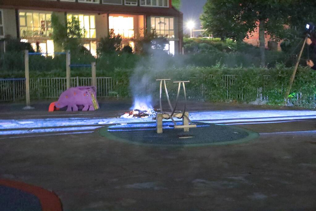 Folders in brand op speeltuin