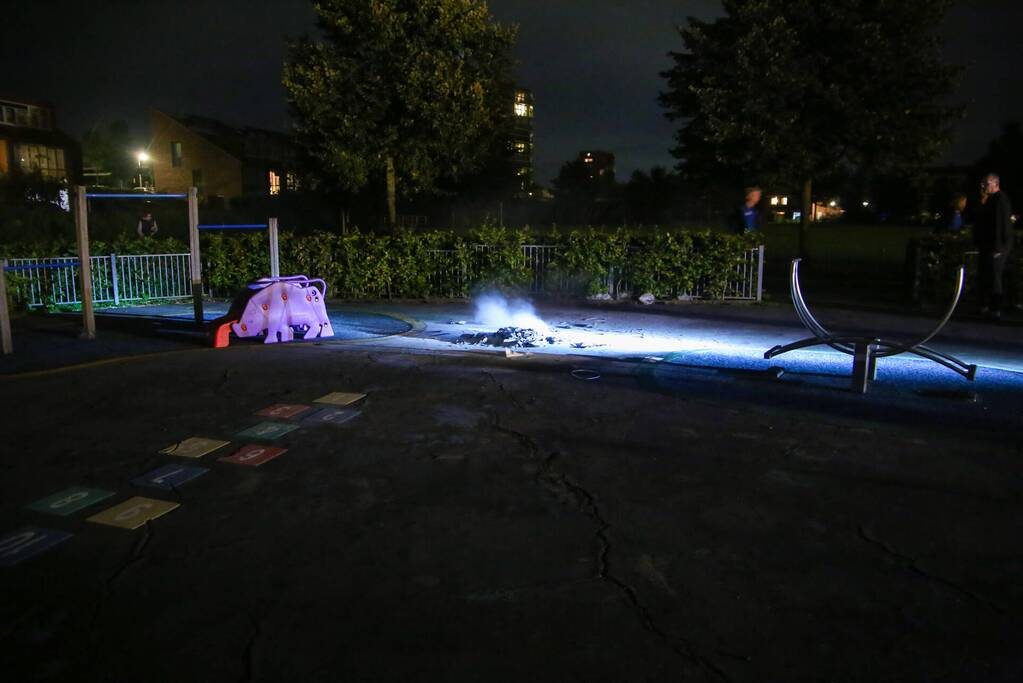 Folders in brand op speeltuin