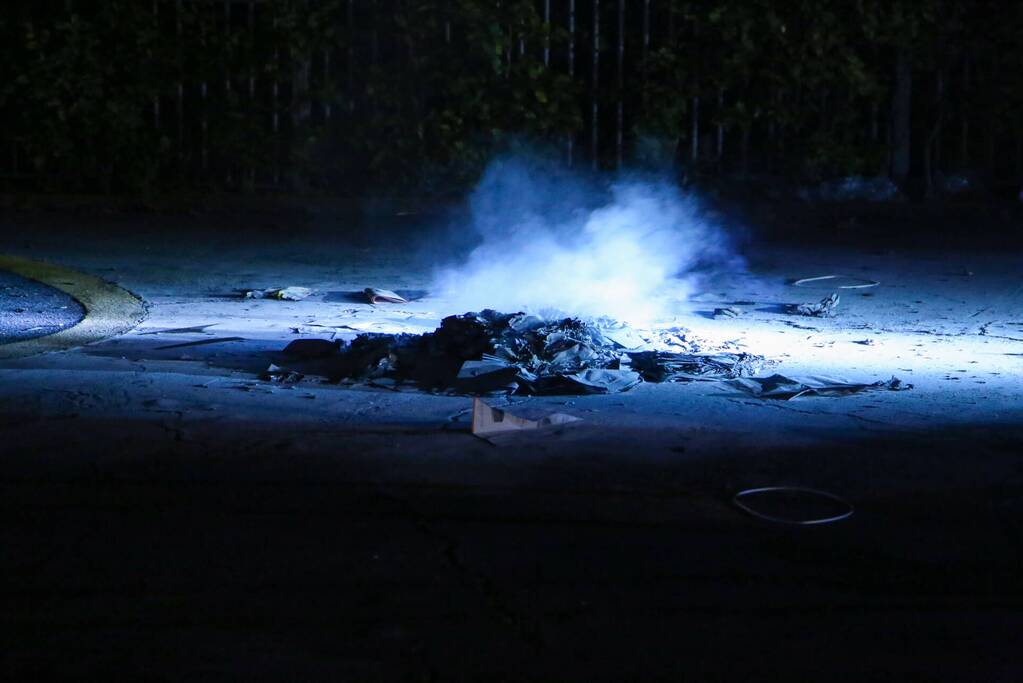 Folders in brand op speeltuin