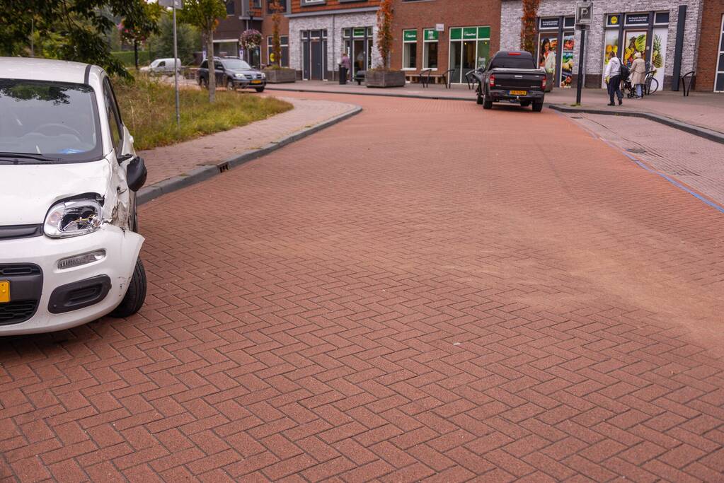 Twee ongelukken tegelijkertijd bij winkelcentrum