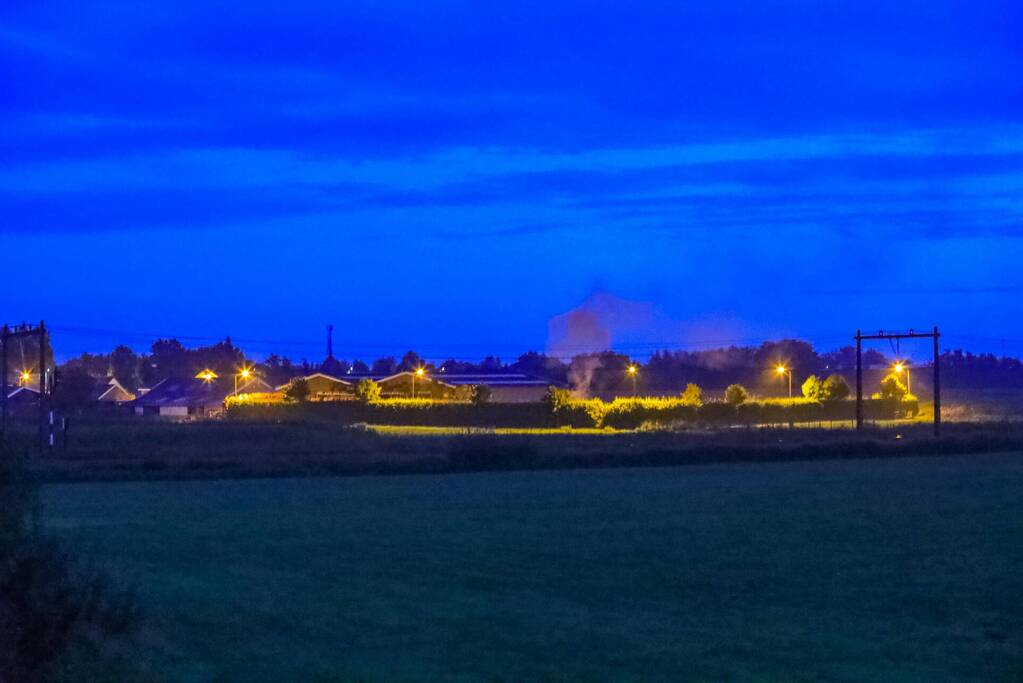 Veel rook bij brand in weiland