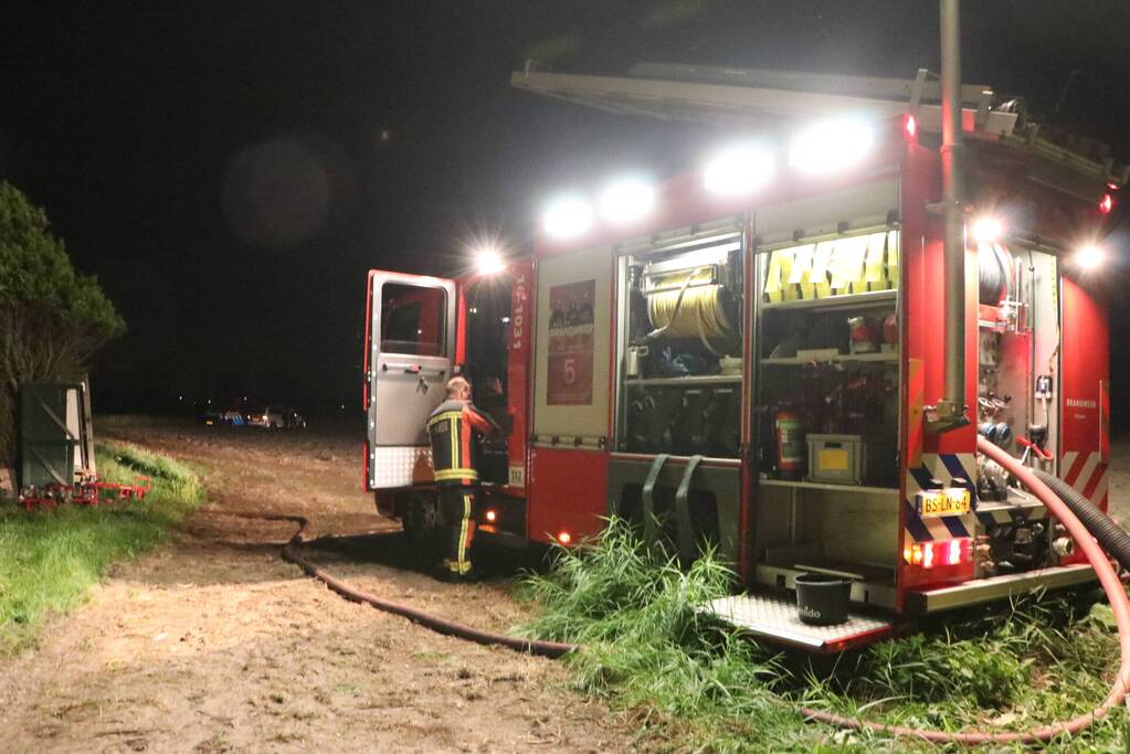 Tuinhuisje in vlammen opgegaan
