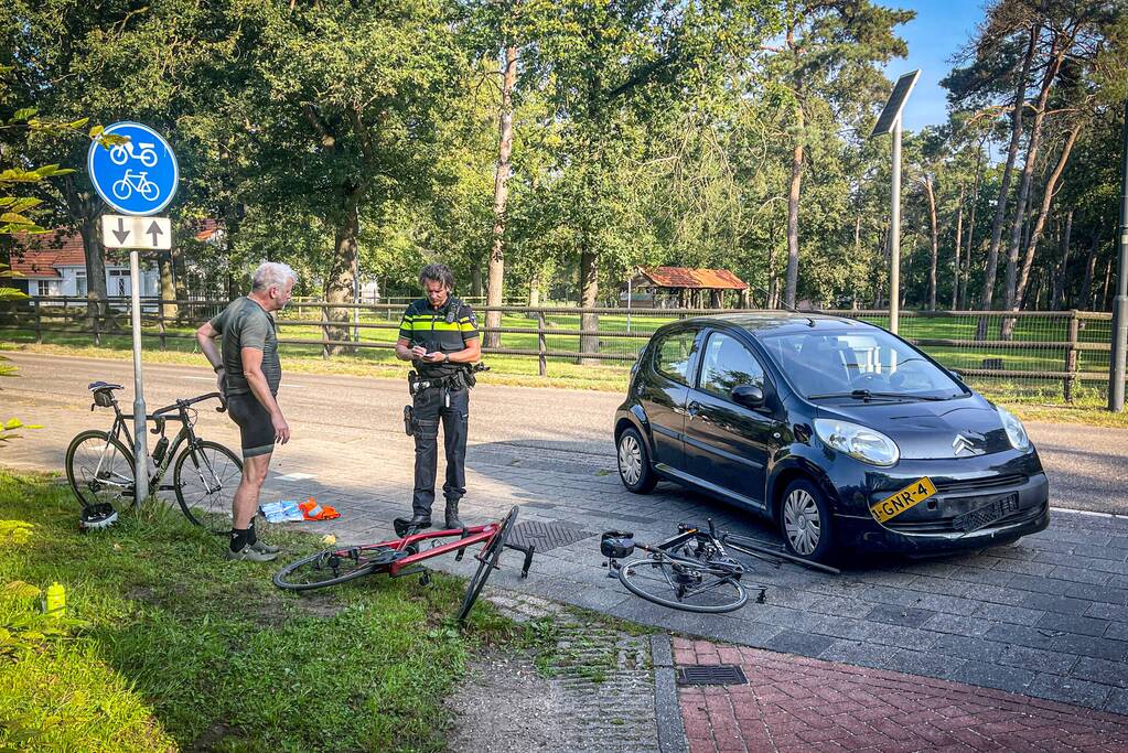Drie wielrenners gewond bij aanrijding met auto