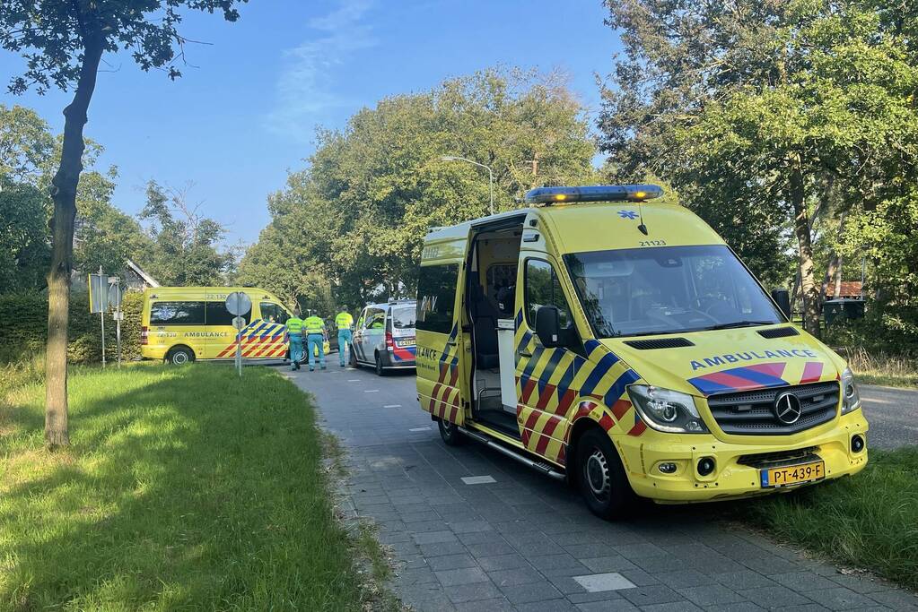 Drie wielrenners gewond bij aanrijding met auto
