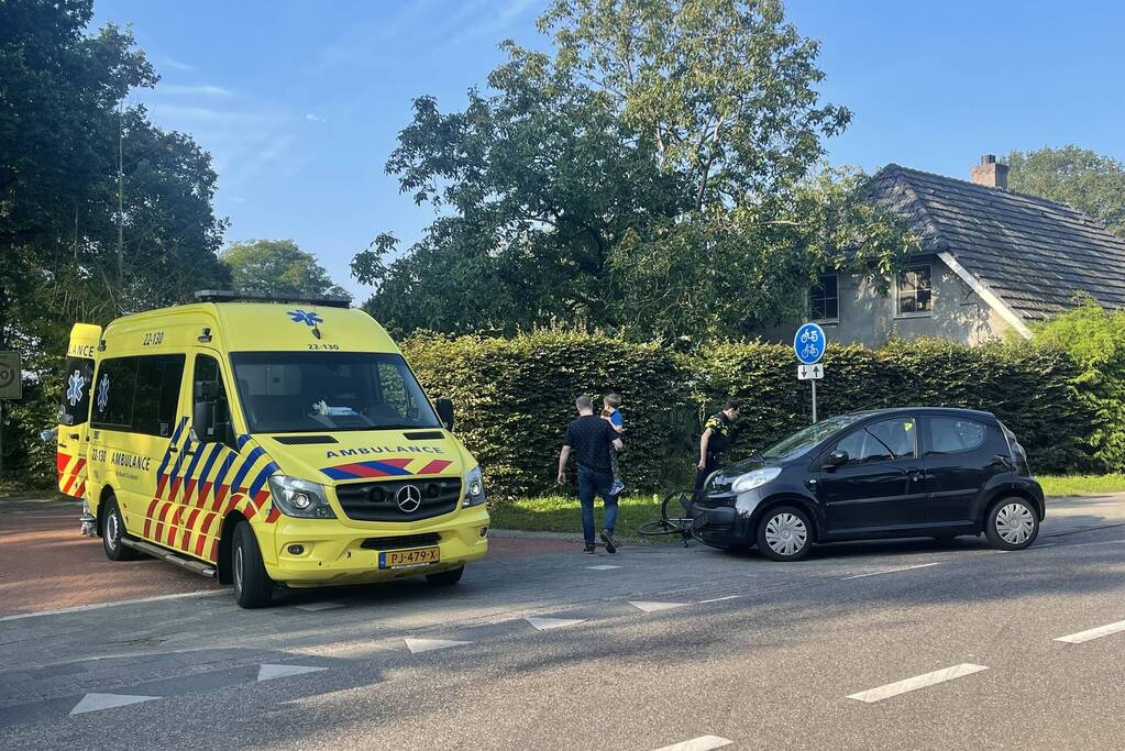 Drie wielrenners gewond bij aanrijding met auto