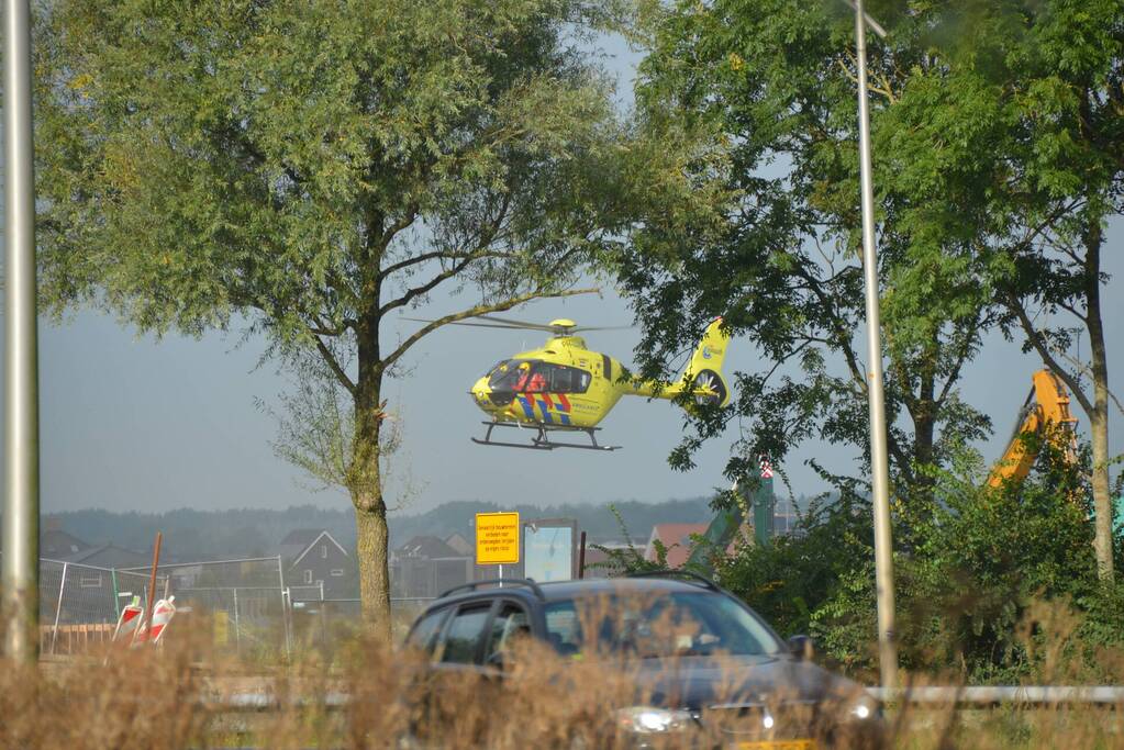 Hulpdiensten zoeken naar persoon in water