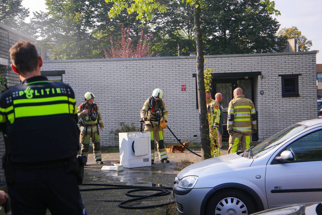 Bewoonster ademt rook in door brand in woning