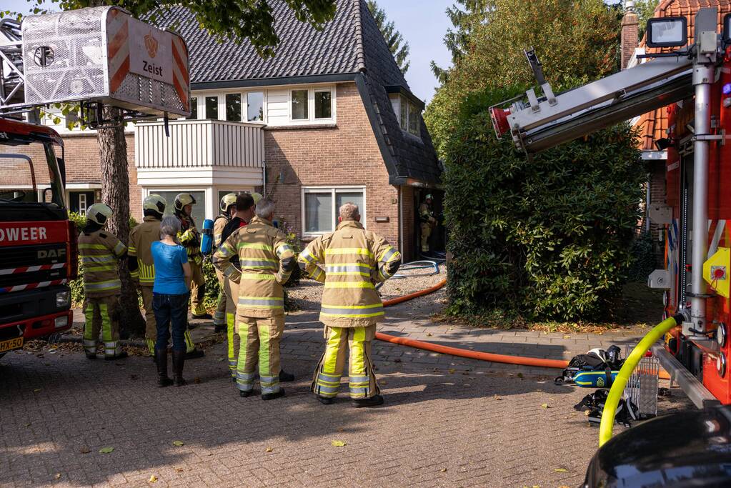 Brand in bijkeuken overgeslagen naar dak
