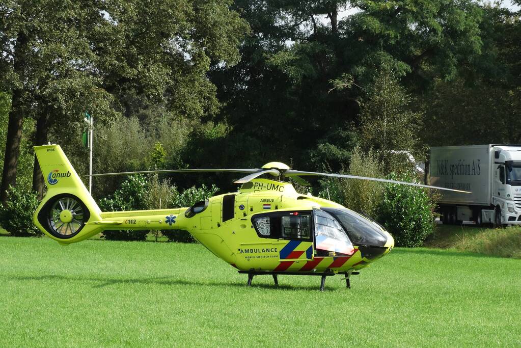 Fietser ernstig gewond door ongeval met personenauto