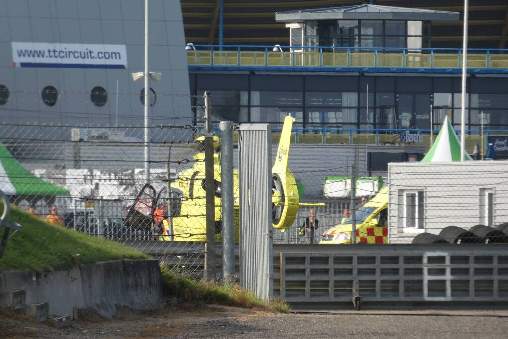 Traumahelikopter landt bij TT Circuit
