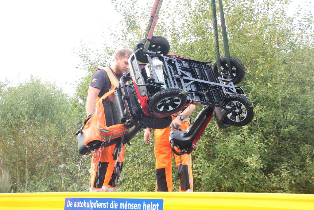 Bestuurder belandt met scootmobiel in het water