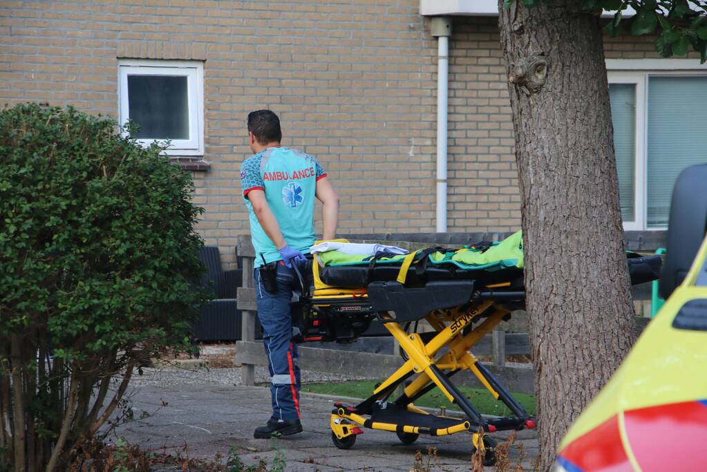 Persoon gewond na val van hoogte