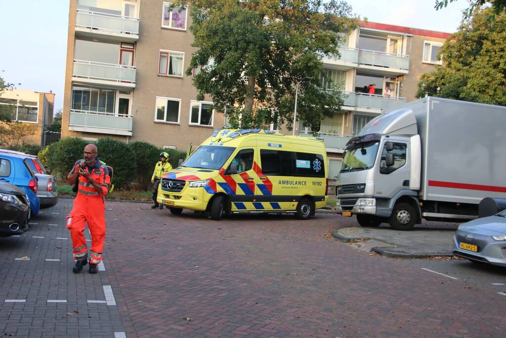 Persoon gewond na val van hoogte
