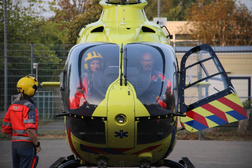 Persoon gewond na val van hoogte