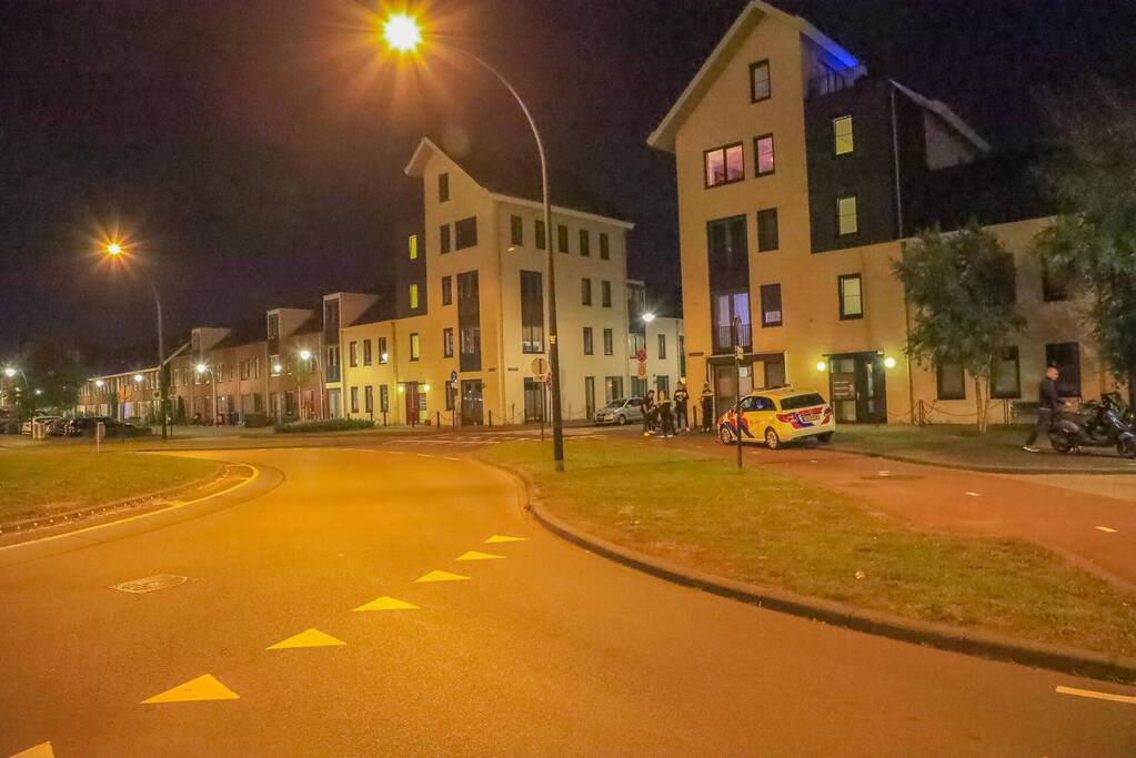 Botsing tussen personenauto en scooterrijder