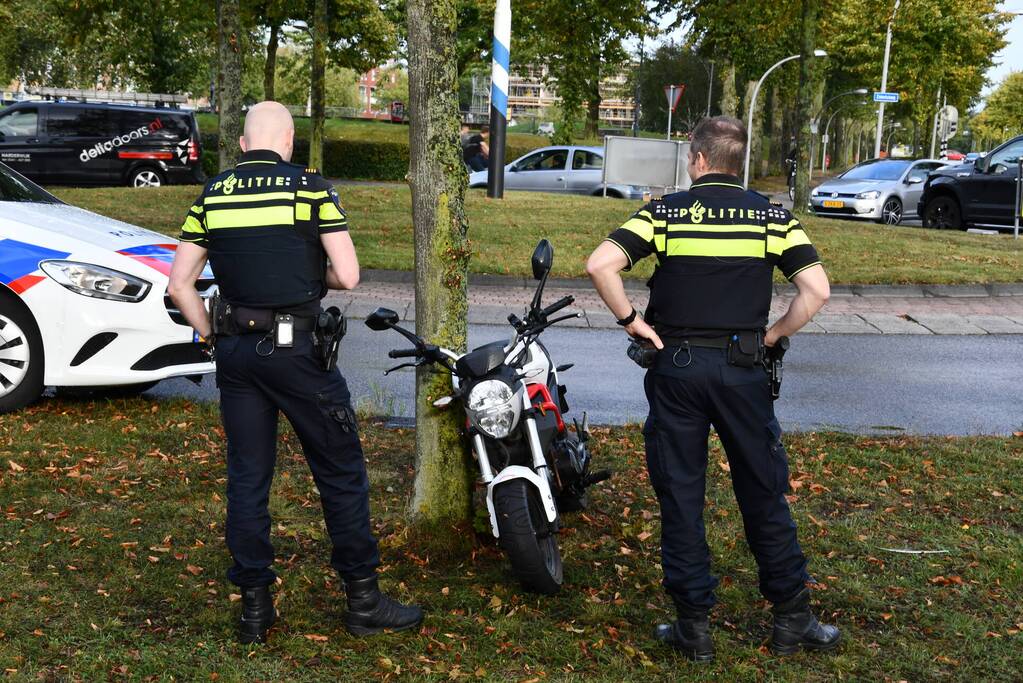 Brommerrijder gaat onderuit en raakt gewond