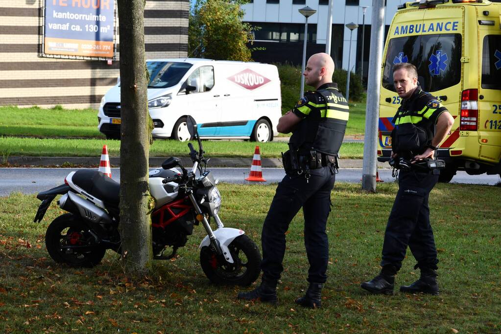 Brommerrijder gaat onderuit en raakt gewond