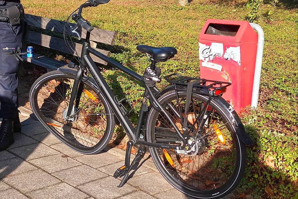 Fietser aangereden door automobilist op rotonde