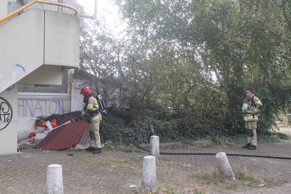 Afval in brand bij leegstand kantoorpand