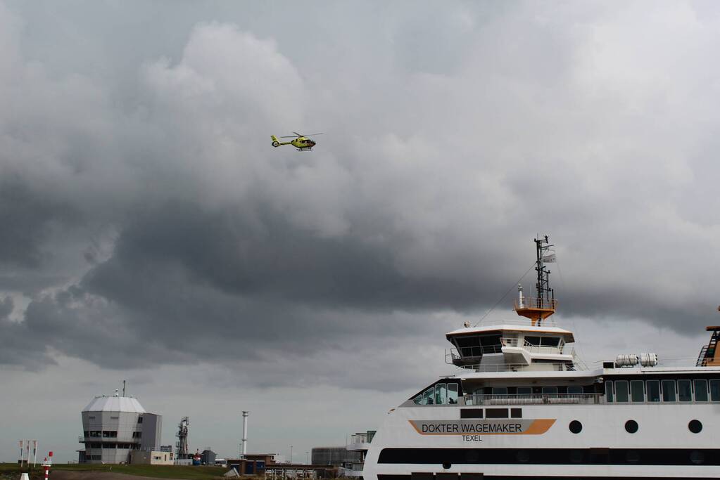 Traumahelikopter landt voor incident bij TESO veerhaven