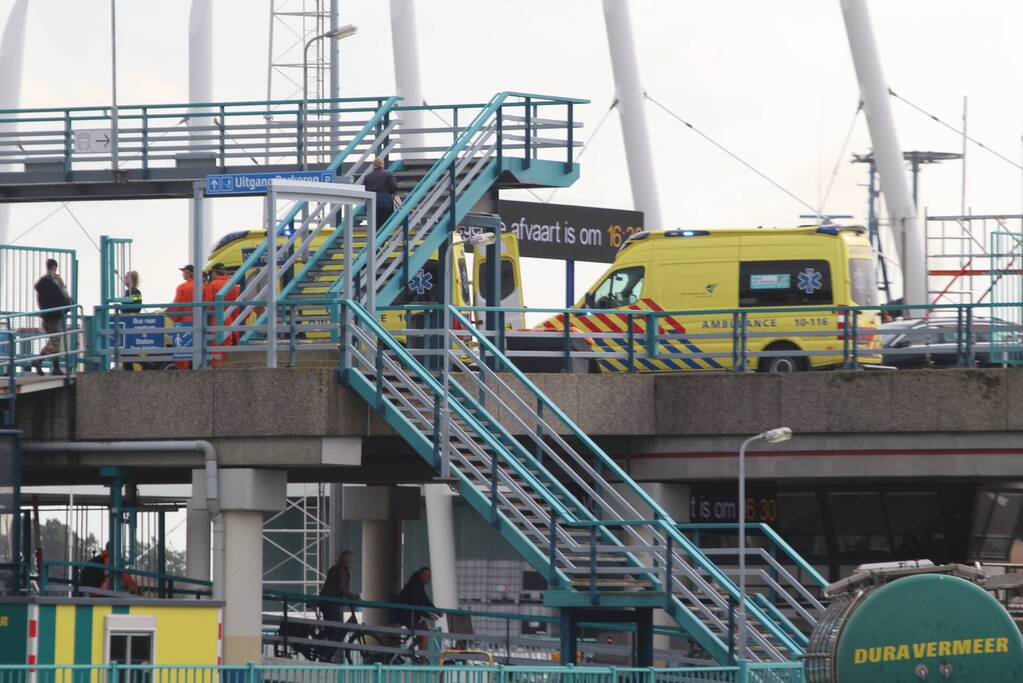 Traumahelikopter landt voor incident bij TESO veerhaven