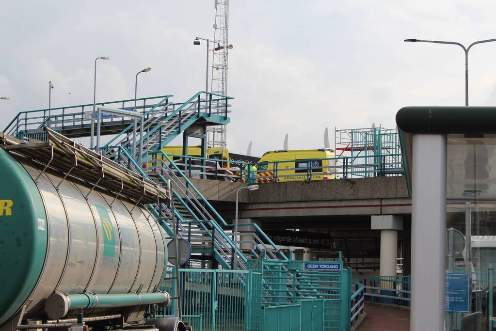 Traumahelikopter landt voor incident bij TESO veerhaven