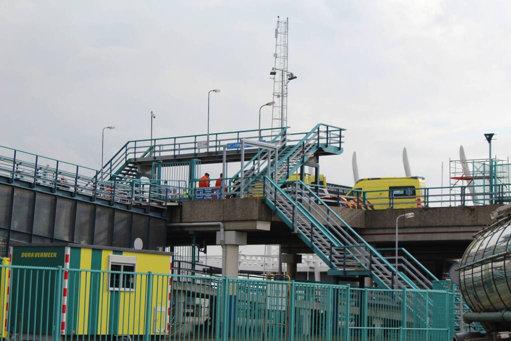 Traumahelikopter landt voor incident bij TESO veerhaven