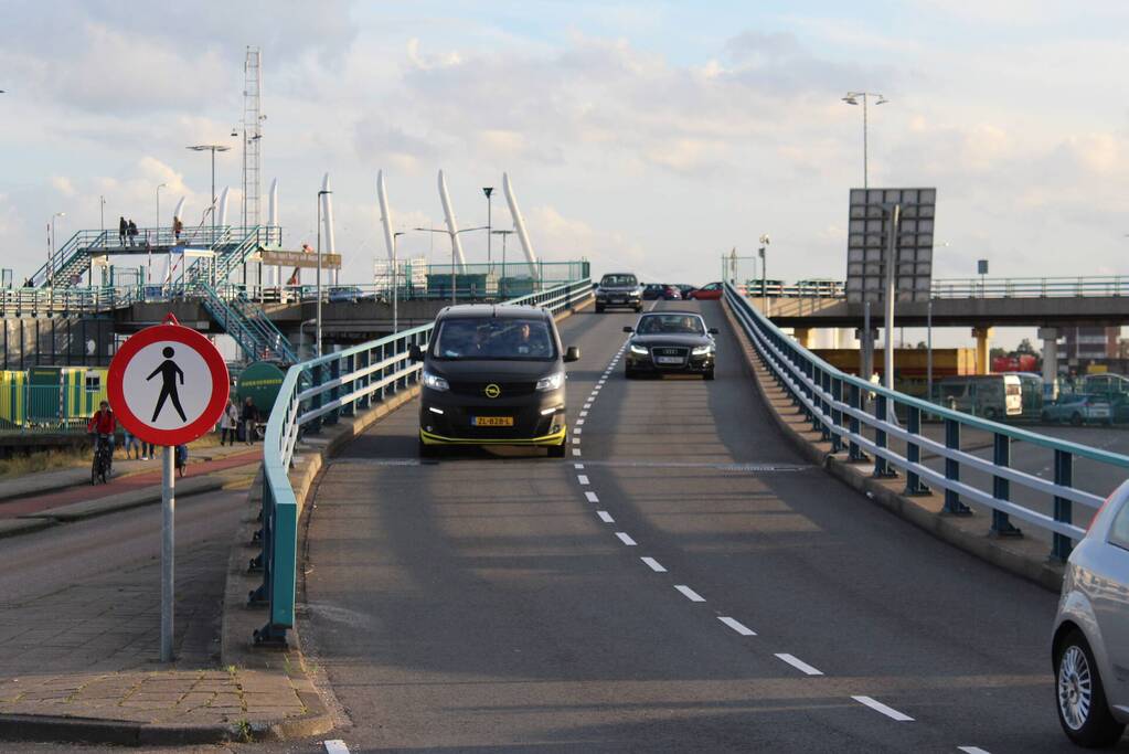 Traumahelikopter landt voor incident bij TESO veerhaven