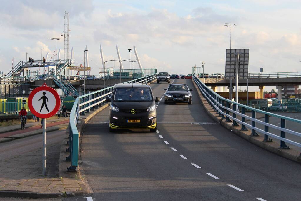 Traumahelikopter landt voor incident bij TESO veerhaven