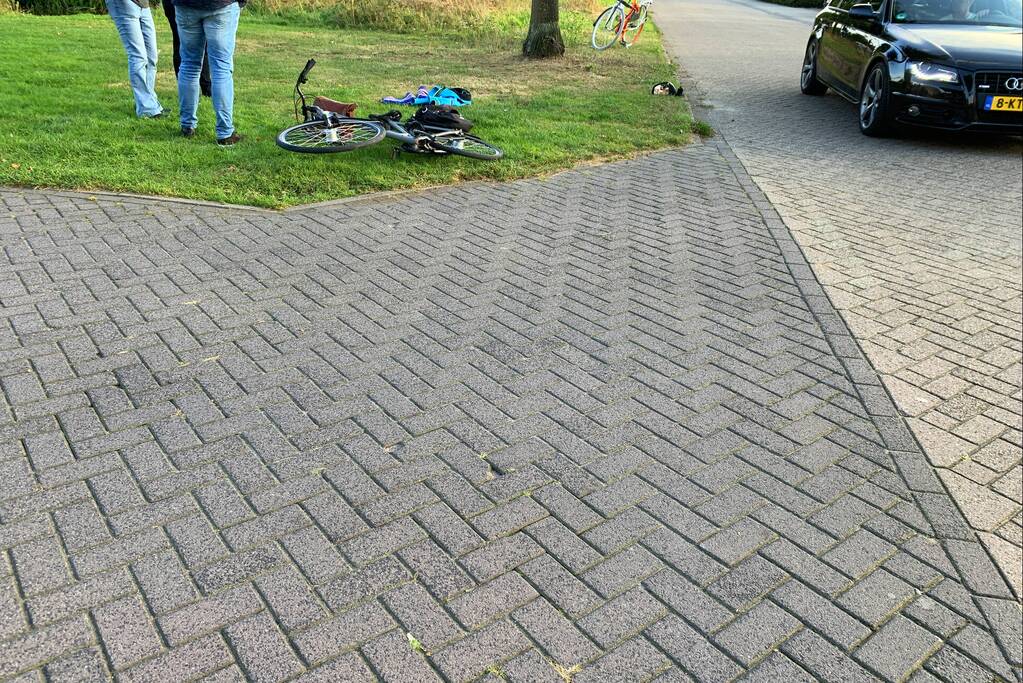 Fietsster aangereden door auto
