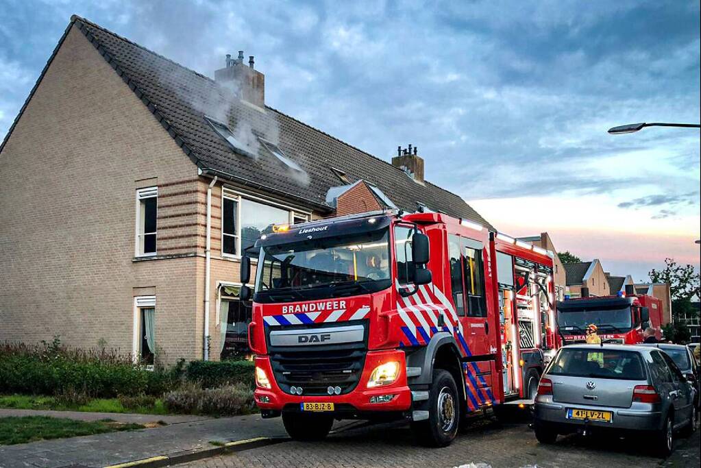 Veel rook bij brand in portiekwoning