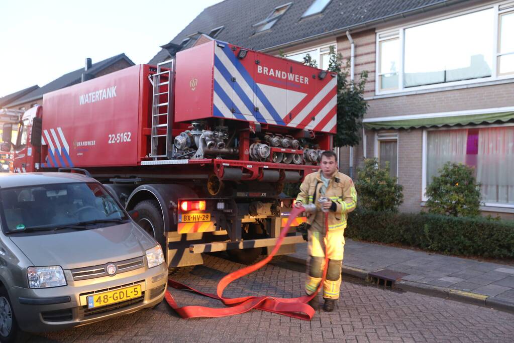 Veel rook bij brand in portiekwoning