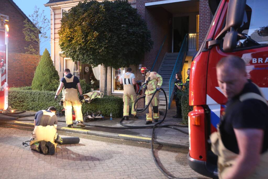 Veel rook bij brand in portiekwoning