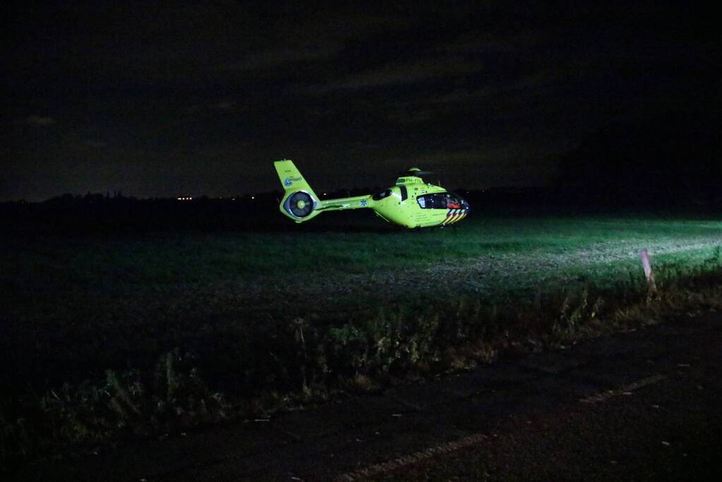 Auto slaat meerdere keren over de kop