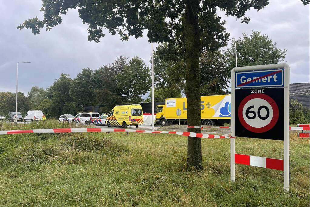 Fietser overleden bij botsing met vrachtwagen
