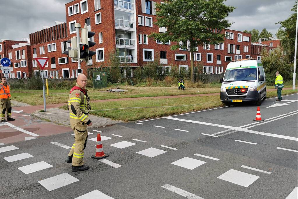 Brandweermannen schieten dierenambulance te hulp
