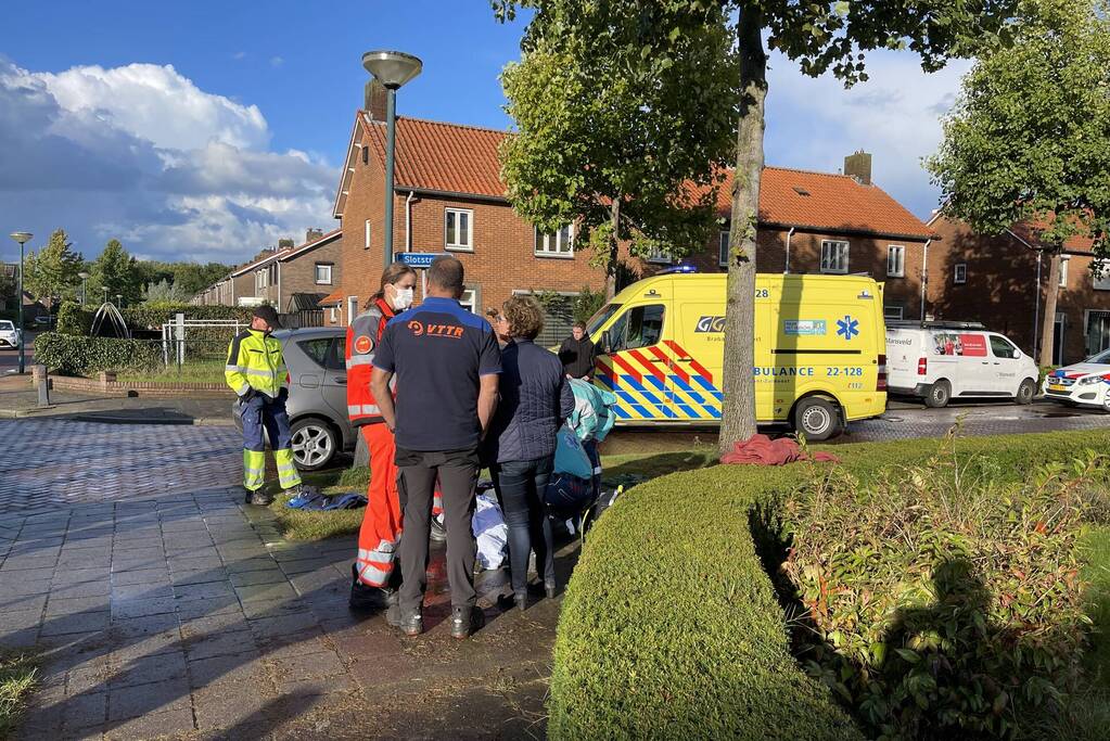 Fietser gewond door botsing met personenauto