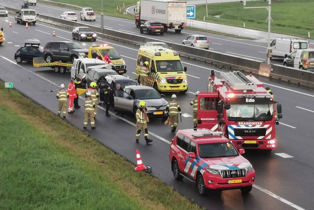 Schade aan meerdere voertuigen door kettingbotsing